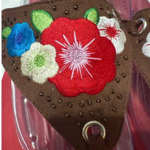 Soluna embroidered flip flops. New without tags womens size XL (9.5 to 10.5) - Picture 7 of 9